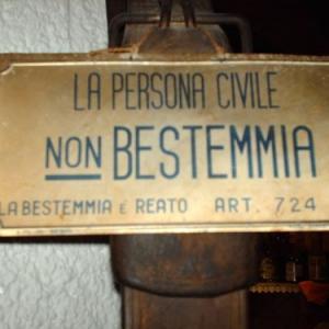 bestemmie_comune_mette_divieto_